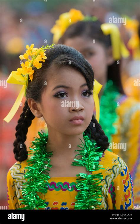 Traditional Dance Girls At The Thingyan Water Festival At The Myanmar
