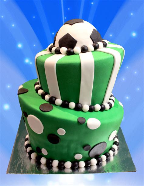 A great design to learn for the little or large football fans in your life, this cake is easy to make and can be fun for the whole family. football cake | Flickr - Photo Sharing!