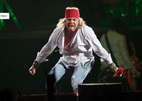 We met very early, in early guns n' roses, in the first couple of years at the forum in la. ANDOAINGO JUBILATUAK: AXL ROSE
