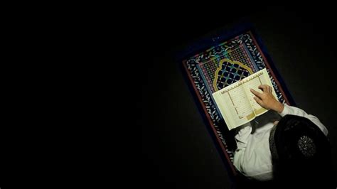 Premium Photo Muslim Man Reading Holy Quran On A Prayer Rug