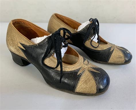 1920s Magnificent Mary Janes Vintage 20s Two Toned Sand Beige And Black Leather Low Heel Shoes