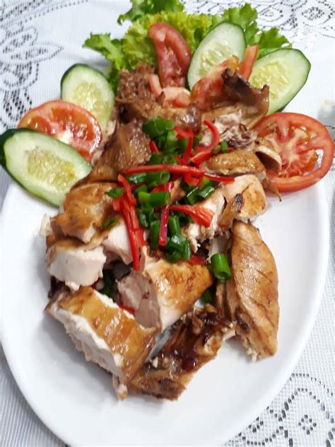 Nasi ayam hainan merupakan tradisi dan seni memasak hainan yang diterapkan oleh populasi orang tionghoa perantauan dikawasan nanyang. Begini Cara Buat Nasi Ayam Hainan Atau Roasted Ala 'The ...