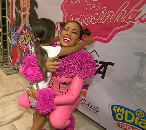 Anitta Surpreende Fã De Seis Anos No Domingo Show Ofuxico