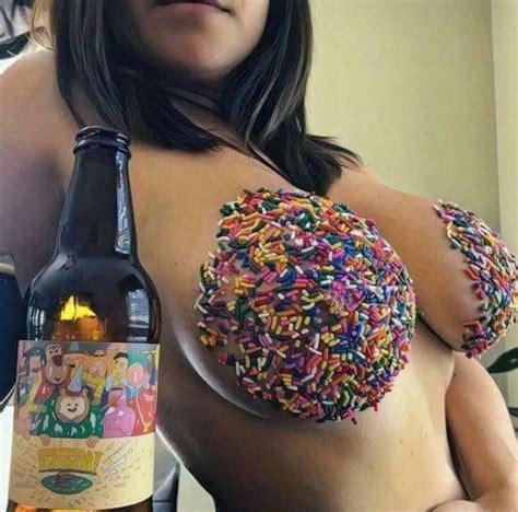 Id Eat All That Off Her Tits Lol Anyone Know Her Name Hoppy Floppy 854658 ›