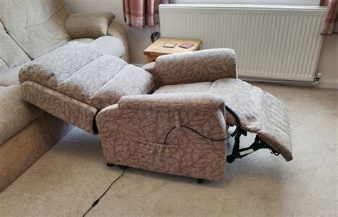 Careco Oslo Riser Recliner Chair Dual Motor Cocoa In Excellent Condition In Hebburn Tyne