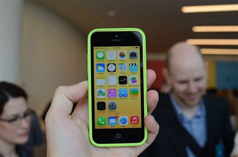 Apple Iphone 5c Hands On The New Insanely Colorful Cheaper Iphone The Verge