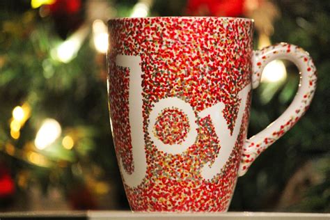 Festive Diy Christmas Mugs That Make Beautiful Ts For The Holidays