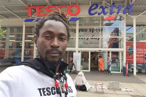 Sacked Tesco Security Guard Stages 20 Hour Rooftop Protest In Reading London Evening
