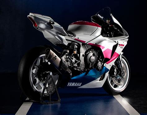 Yamaha's r1 family brings genuine racebike fun to the unwashed masses for a price that belies their capabilities. Yamaha saca a subasta la YZF-R1 Pirovano Réplica basada en ...