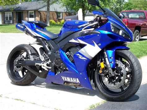 2004 Yamaha Yzf R1 With Black To Blue Anodized Underseat Exhaust Yamaha