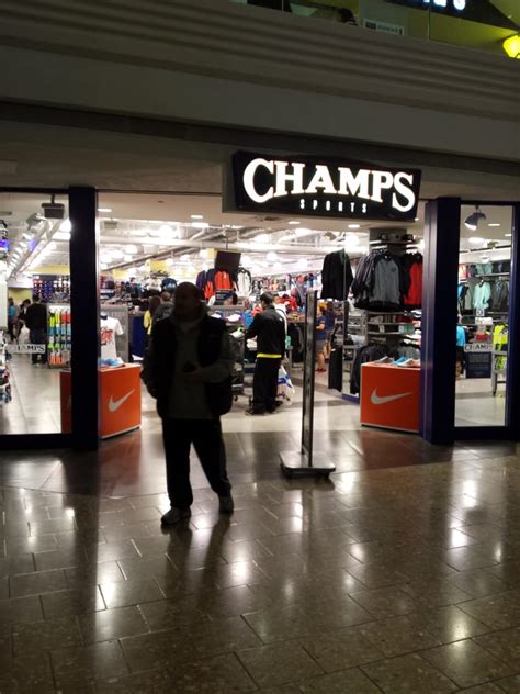 Champs Sports 12 Reviews Sporting Goods 5 Woodfield Mall Schaumburg Il United States
