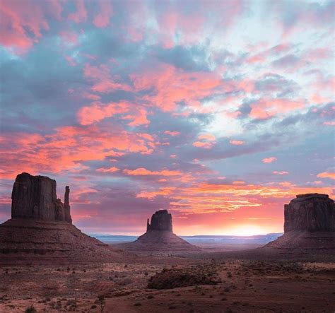 Monument Valley Arizona Utah Cool Places To Visit Places To Travel Desert Life Desert Sunset