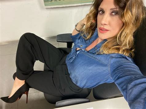 Manuela Moreno Del Tg2 Svolta Sensuale Su Instagram Clamorosa Regina