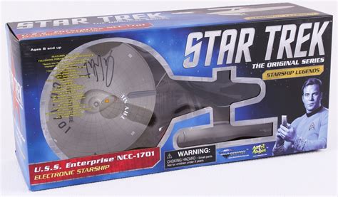 William Shatner Signed Star Trek Starship Legends 16 Ncc 1701