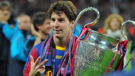 Messi With Trophy Wallpapers Wallpaper Cave