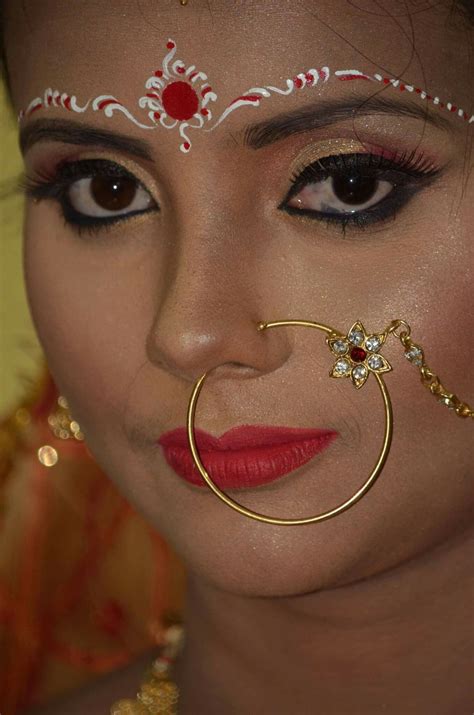 Pin By Neha Rajak On Bong Bride Bengali Bridal Makeup Bridal Eye Makeup Indian Bride Makeup