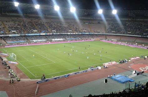 Het seizoen 1929/1930 was het eerste seizoen met een enkele nationale professionele hoofdcompetitie. Napoli Tickets - Zo koop je kaarten - Voetbalreistips.nl
