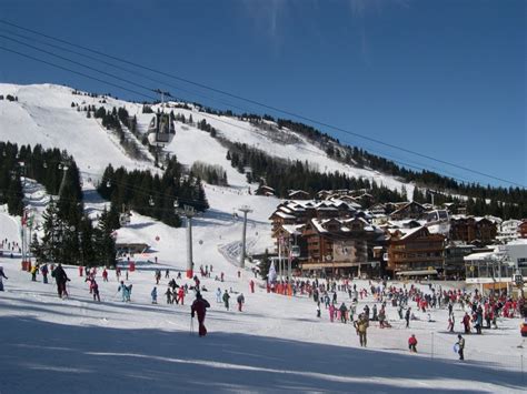 Le site officiel de courchevel vous aide à préparer vos vacances au ski dans le domaine skiable de courchevel, domaine des 3 vallées. Courchevel - Wikipedia