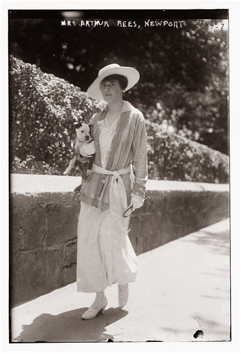 20 Vintage Photos That Show Womens Fashions Of The 1910s ~ Vintage