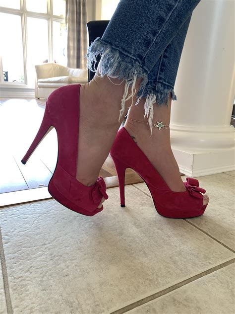 Love These Hot Pink Heels And The Way They Make My Legs Look Rhighheels