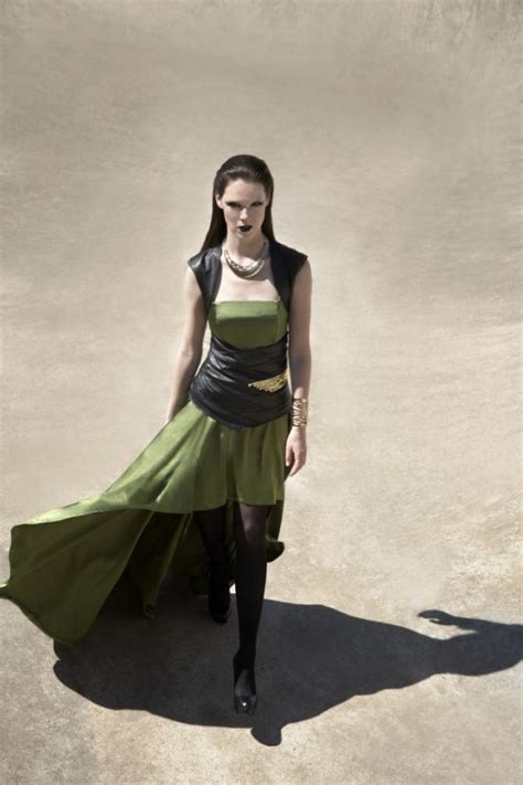 According to some sources, loki is the son of fárbauti (a jötunn) and laufey (mentioned as a goddess), and the brother of helblindi and býleistr. Cosplay - Loki Versão Feminina | Garotas Nerds