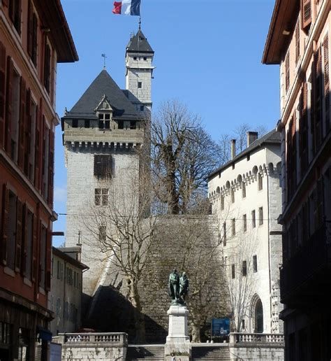 Château des ducs de savoie à chambéry. chateau des Ducs de Savoie à Chambéry, préfecture aujourd'hui
