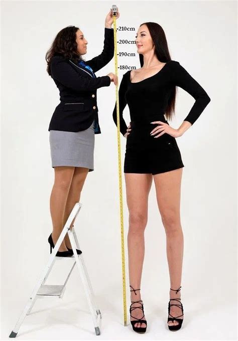 Pin by Bernardino Los Costeños on la modelo más alta del mundo Tall women Tall girl Women
