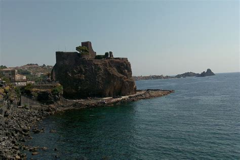 Aci castello, frazione acitrezza appartamento in vendita da privato. File:Aci Castello 3.jpg - Wikimedia Commons