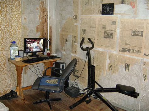 10 Photos Of The Worst Home Offices That Will Make You Feel Better About Yours Core77