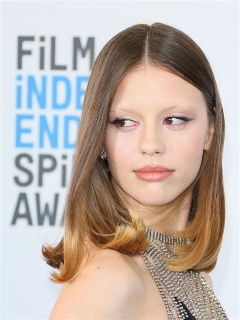 Mia Goth To The 2019 Independent Spirit Awards Goth Hair Bleached
