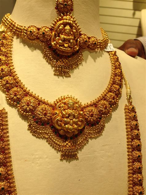 Pin By Aswath On Jewllery Indian Wedding Jewelry Sets Gold Jewelry