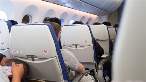 7 Things You Should Never Do On An Airplane