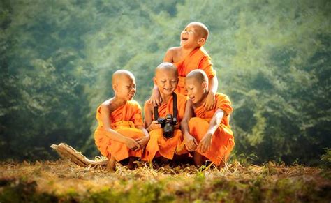 Penyatuan ini disamakan dengan penyatuan antara manusia dengan tuhan iaitu satu matlamat penting dalam kehidupan setiap penganut sikh. BuddhaZine 2-Tuhan-dalam-agama-Buddha-siapa-Saimai-S ...