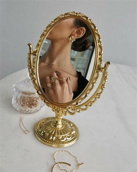 Elegant Mirror For Bedroom In 2020 Classy Aesthetic Aesthetic Vintage Gold Aesthetic