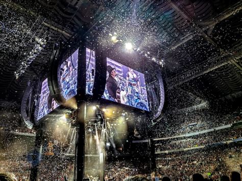 Garth Brooks Kicks Off Stadium Tour With Record Setting Performance In