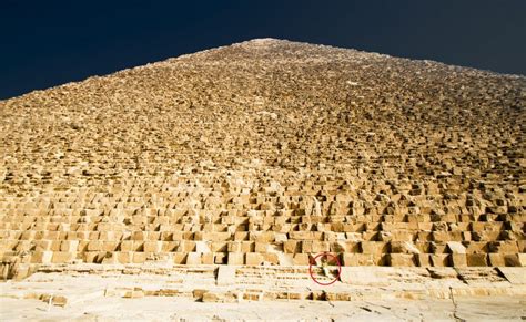 13 Photographs That Show The Size Of Ancient Pyramids Around The World