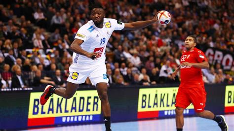 Alle 23 kicker frankreichs waren beim training dabei, um sich auf das finale in paris vorzubereiten. Handball-EM: Frankreich blamiert sich gegen Portugal ...