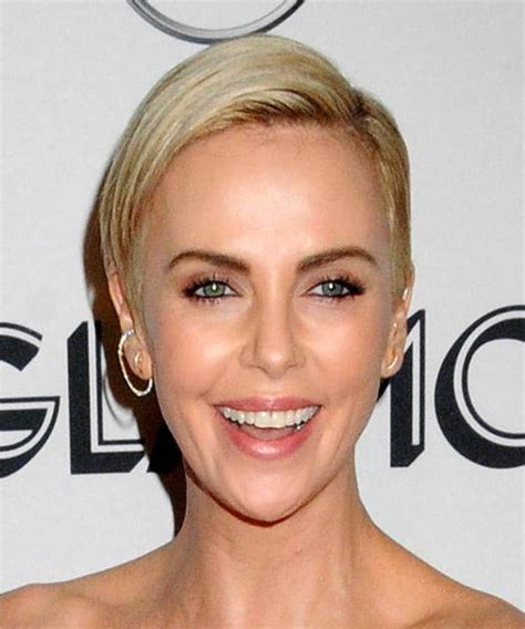 Charlize Theron S Best Hairstyles And Haircuts