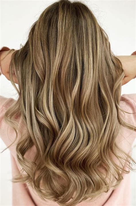 Cute Dirty Blonde Hair Ideas To Wear In Beige Tone With