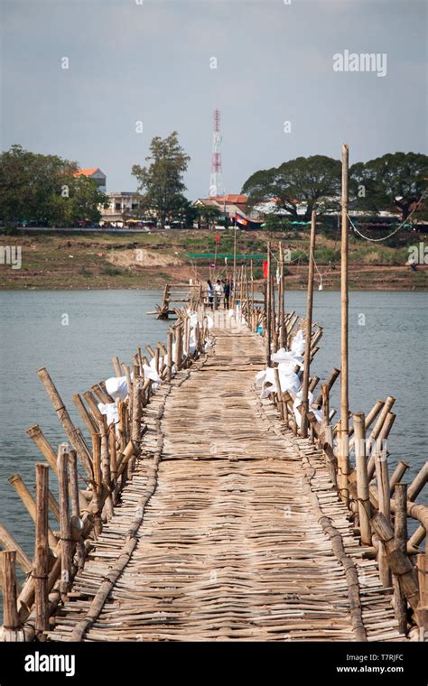 Bamboo Bridge In The Mekong In Kampong Cham Cambodia Stock Photo Alamy