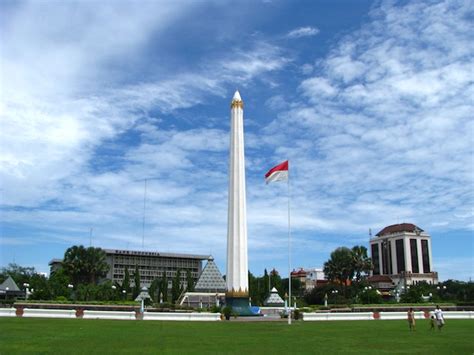 Tugu Pahlawan Monumen Sejarah Nasional