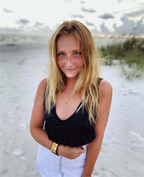 Freckled Beach Girl Scrolller