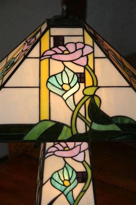 Tiffany Lamp Art Nouveau Tiffany Stained Glass Floral Posing Lamp
