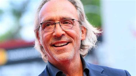 Nella serie ha dato la voce a lee stetson nella iv stagione. Luca Ward, chi è doppiatore italiano: moglie, figli e ...