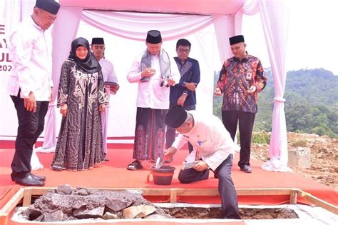 Lakukan Peletakan Batu Pertama Pembangunan Masjid Raya Citeureup Sekda