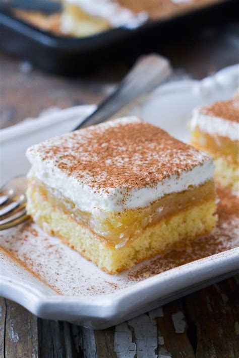 Bei 175 grad den apfelkuchen mit vanillepudding und streuseln für ca. Jugoslawischer Apfelkuchen vom Blech | Obsttorte rezept ...
