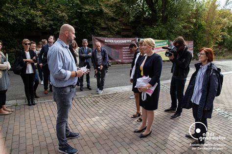 So musste giffey 10.000 die richter des verwaltungsgerichts berlin urteilten später, dass karsten giffey systematisch und mit. Franziska Giffey Alter / BMFSFJ - Dr. Franziska Giffey ...