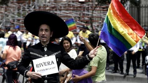 Defensores Del Matrimonio Homosexual Realizan Una Contramarcha Hasta La Catedral De Ciudad De