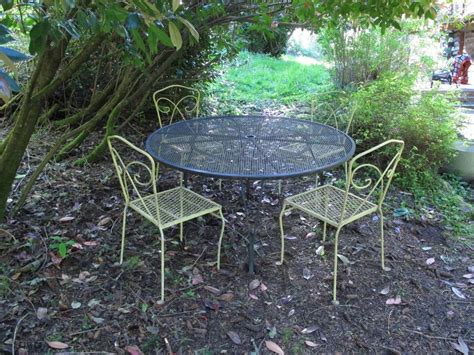 Find vintage metal outdoor furniture ads in our home & garden category. Vintage Patio Set Wire Mesh Outdoor Dining Table and ...