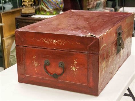 Chinese Xin Long Pu Wood Gilt Red Lacquer Box